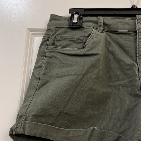 H&M ladies shorts - Picture 2 of 7